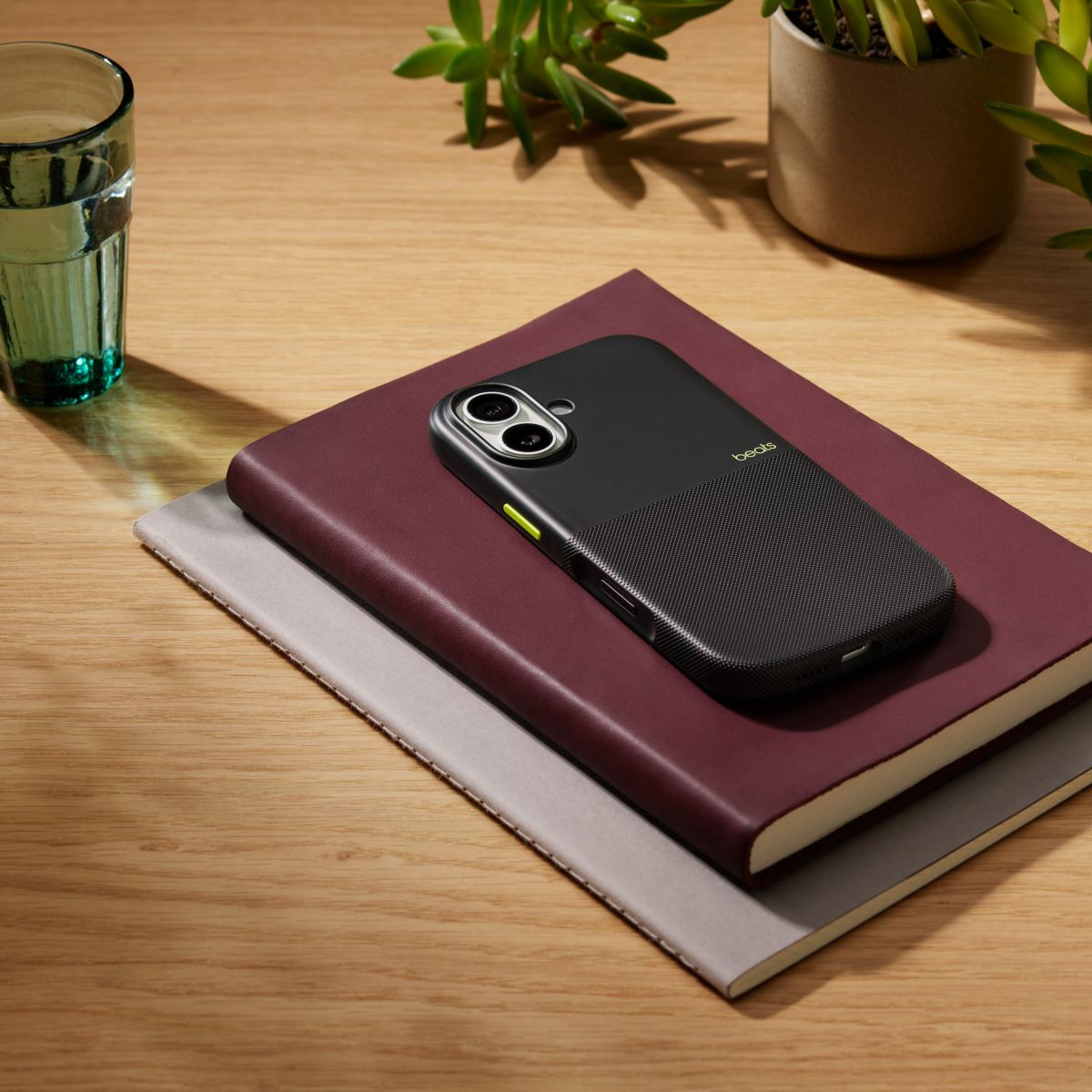 Coque iPhone 17 Magsafe Noir Everest couleur unique, BEATS BY DR,DRE