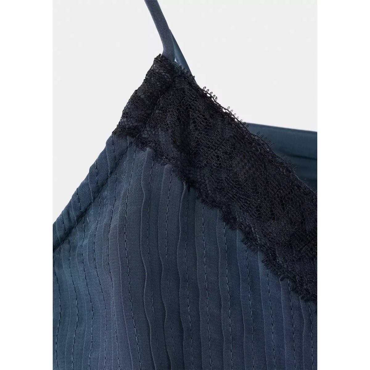 Top satiné dentelle argent foncé, MANGO TEEN