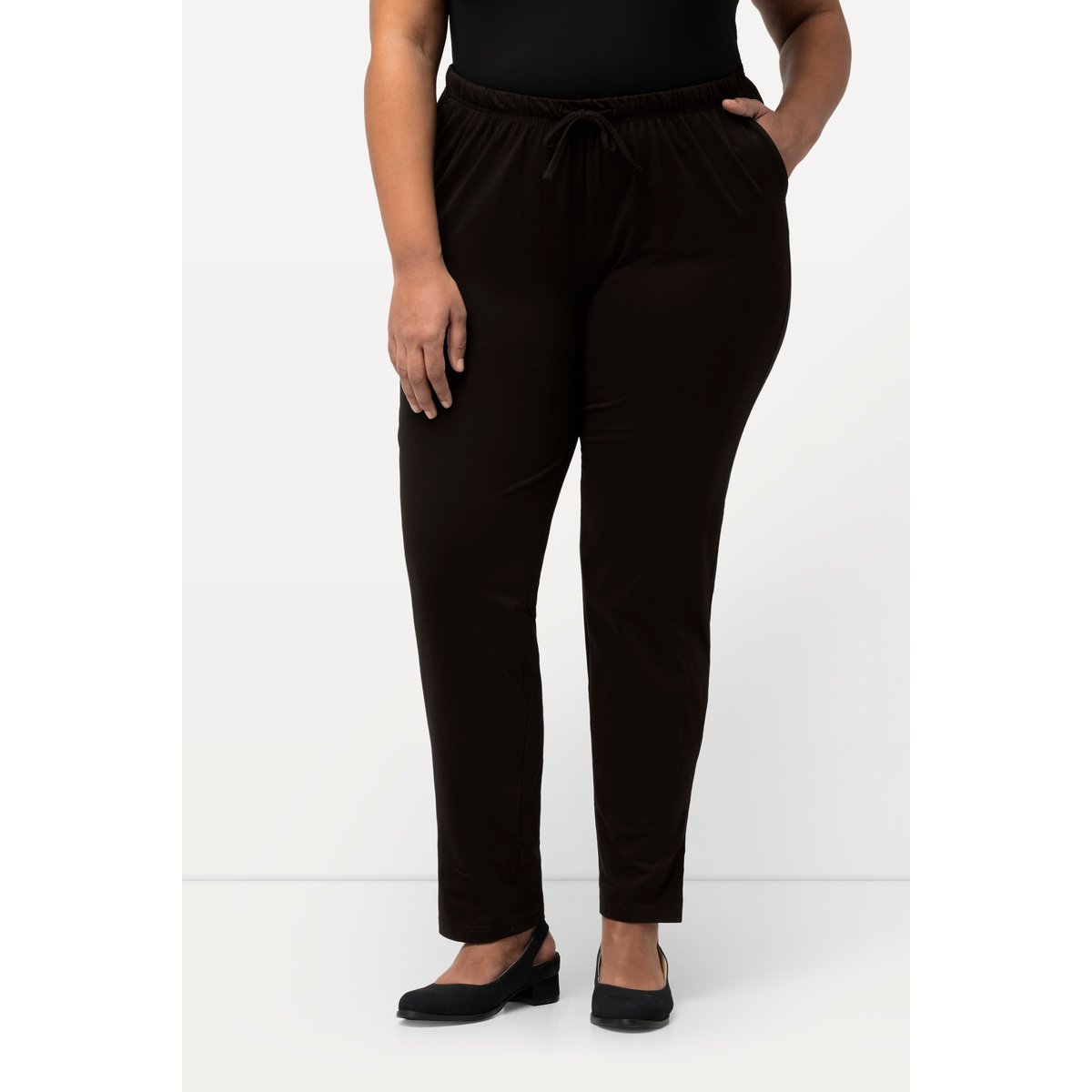 Pantalon Slim Fit à taille élastique. Bas noir, ULLA POPKEN