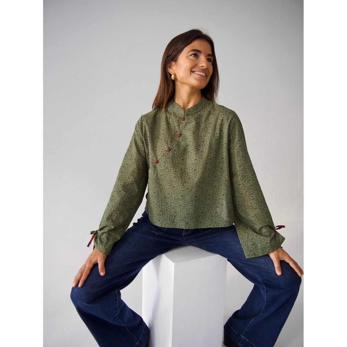 Blouse fleurie col montant ABRIL kaki / bordeaux, MINDTRAVELER
