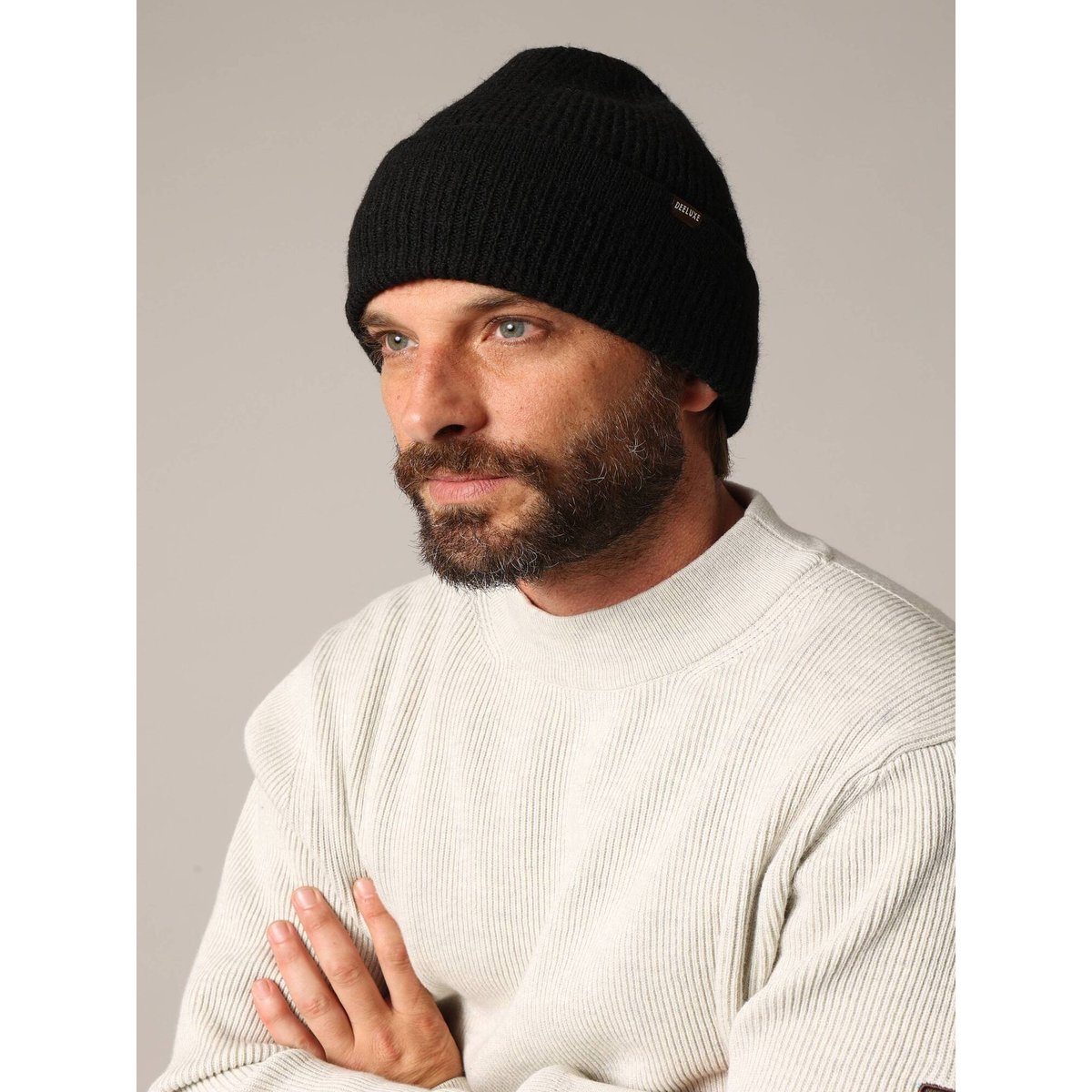 Bonnet en maille côtelée avec revers et étiquette tissée SLEDGE noir, DEELUXE