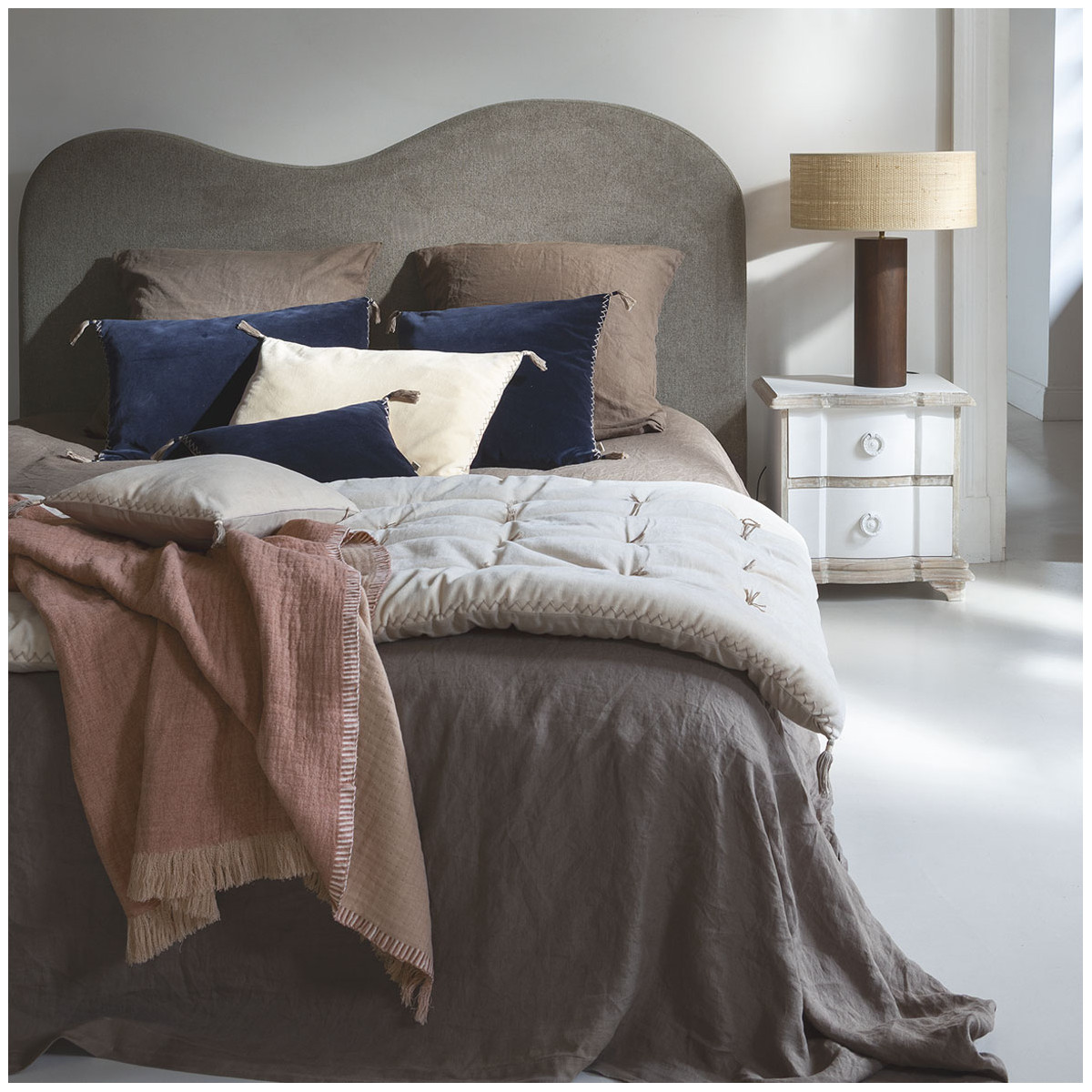 Housse de coussin MATTÉO velours de coton et lin bleu de minuit, BLANC D’IVOIRE