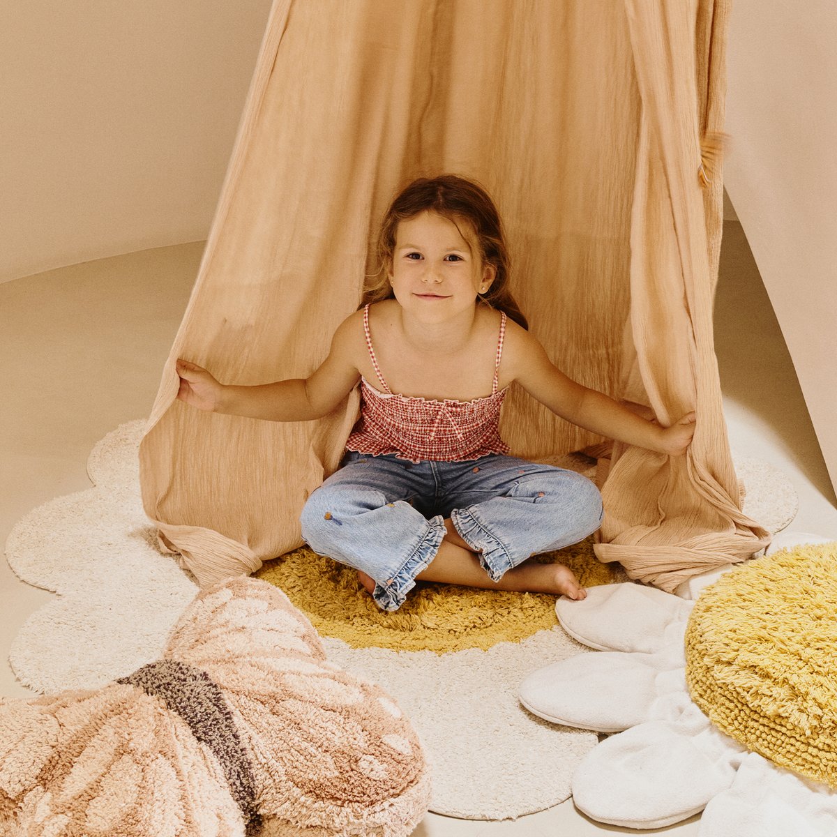 Tapis lavable Marguerite PETALS & PALS naturel, ivoire, miel foncé, moutarde, LORENA CANALS