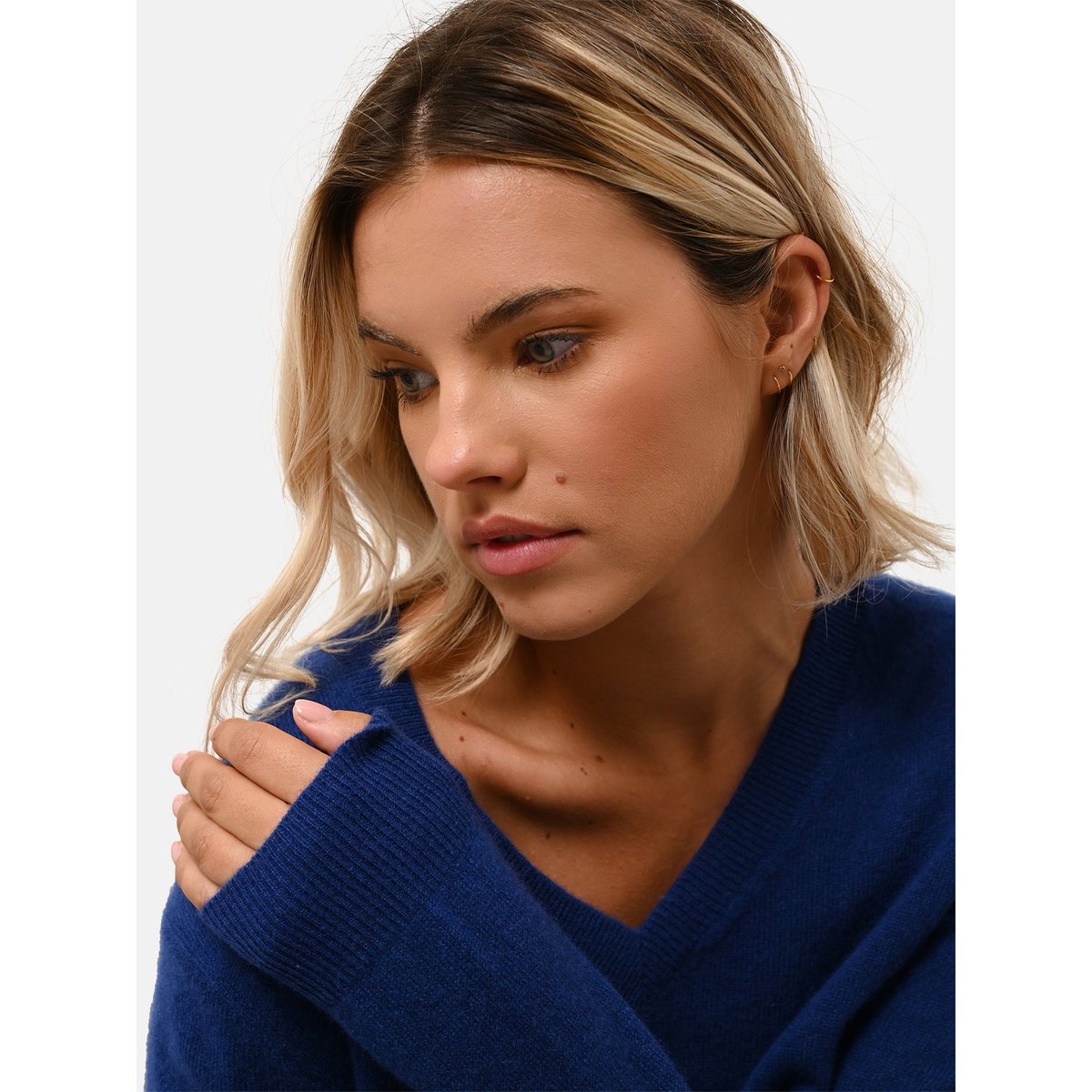 Pull Col V  Outremer Nora bleu foncé, JUST CASHMERE