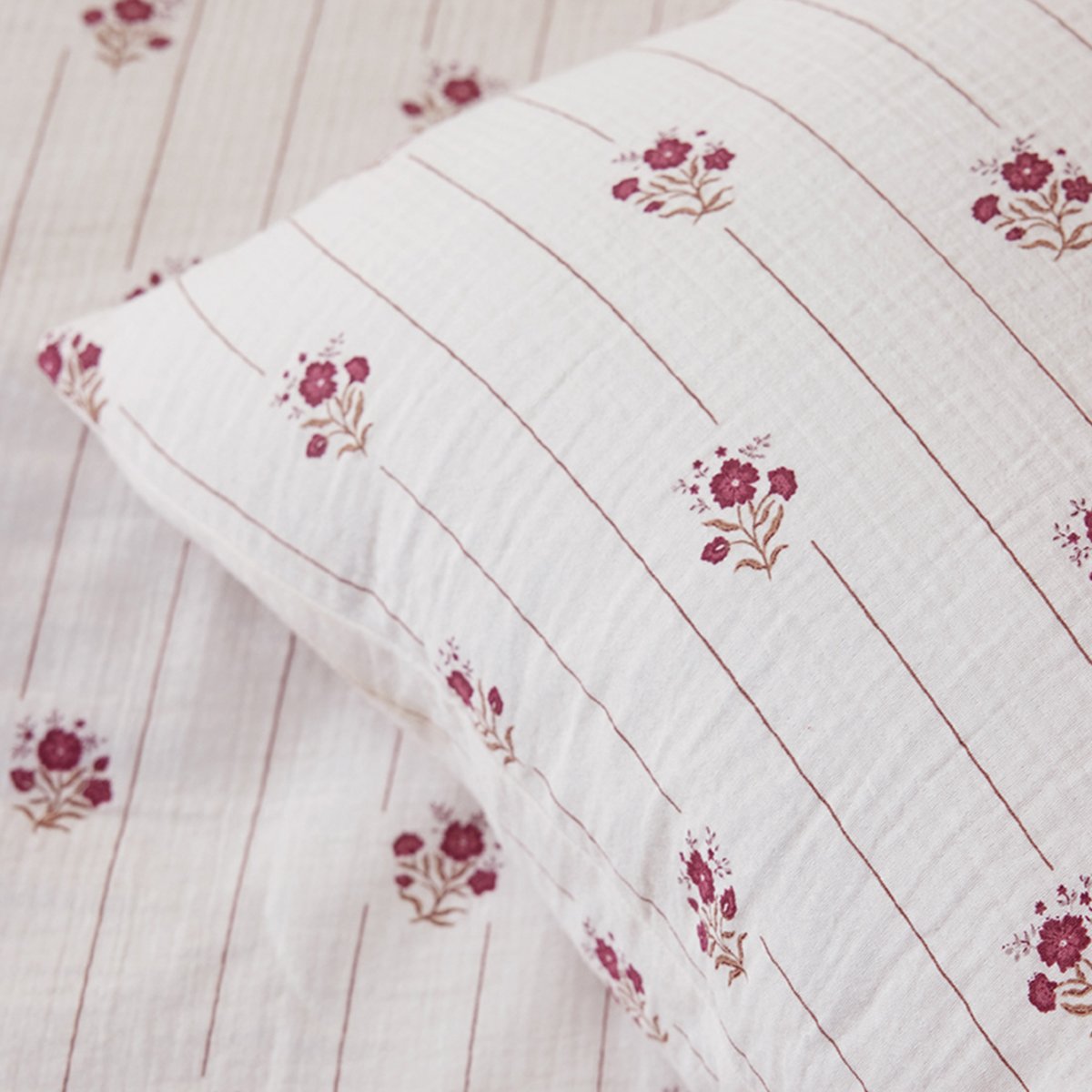 Taie d'oreiller imprimée en gaze de coton, ŒILLETS D'ORIENT rose clair, ESSIX