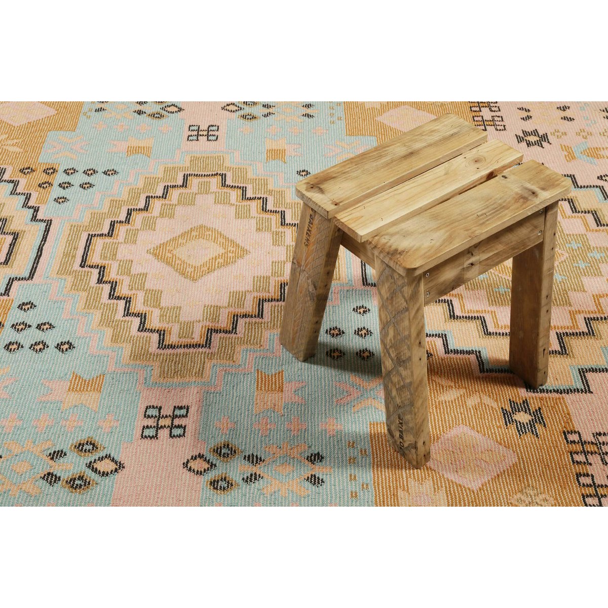 Tapis ethnique tissé main laine et coton ,  MAYENNE rose clair, WECON HOME