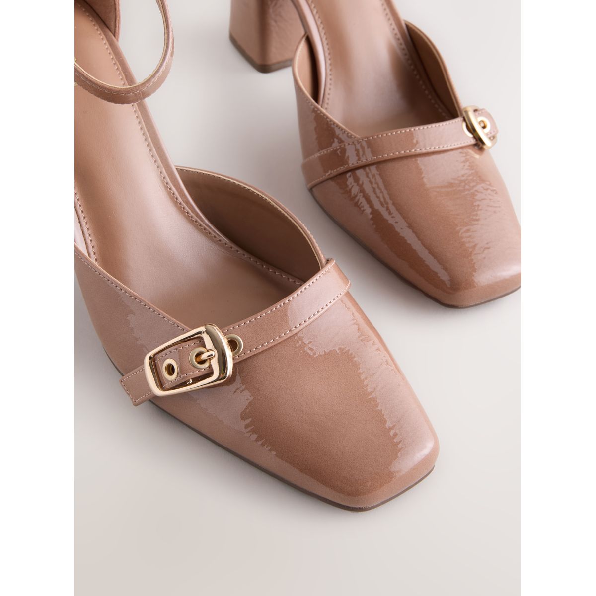 Escarpins à talons et boucle forever comfort® marron, NEXT