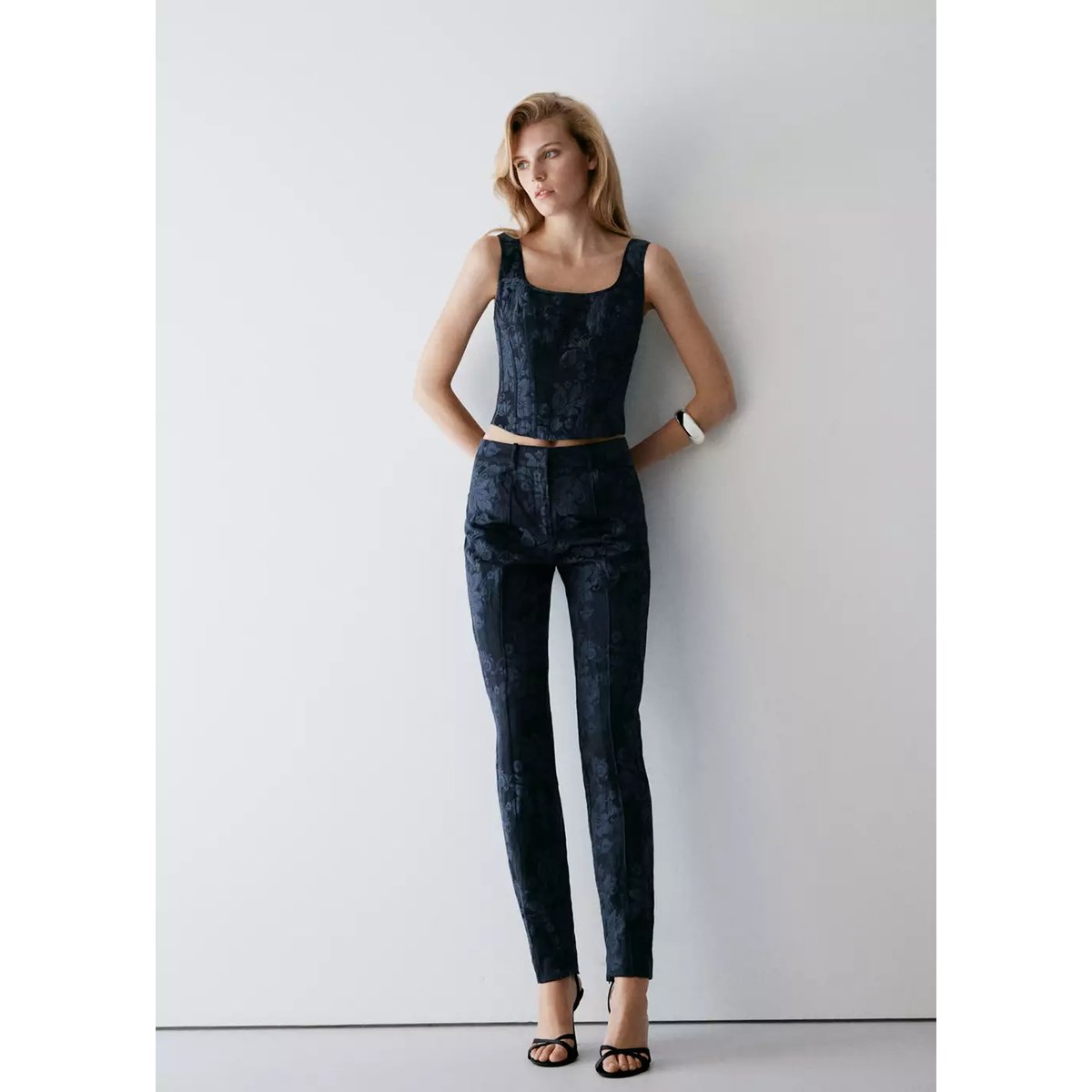 Pantalon cintré imprimé à fleurs bleu, MANGO