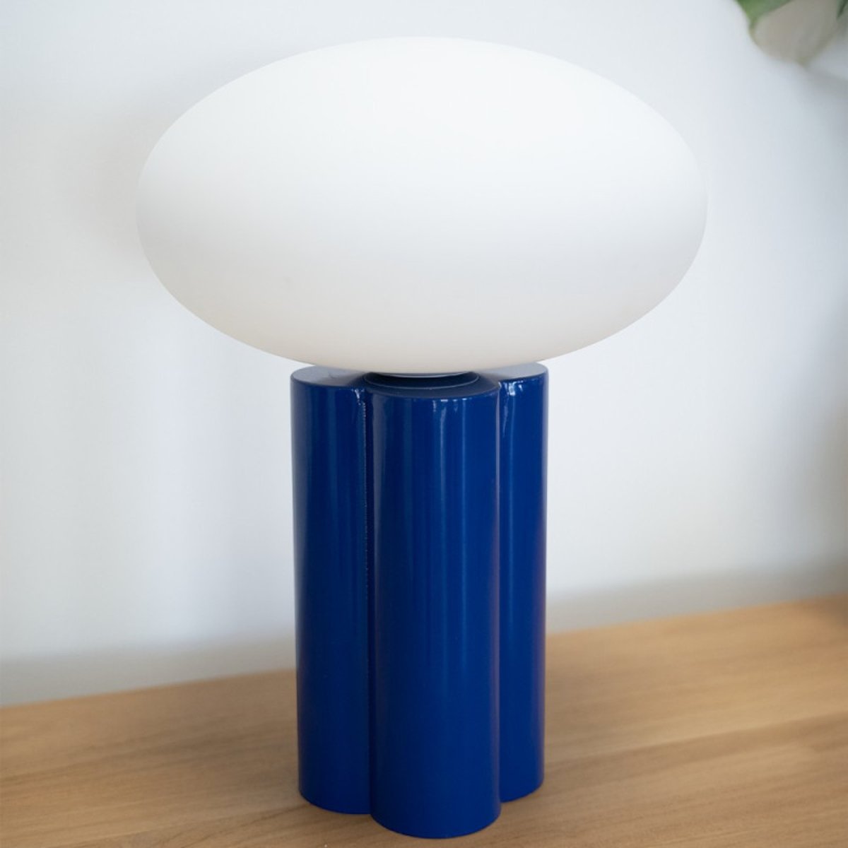 Lampe à poser métal bleu et verre Zig bleu, MILLUMINE