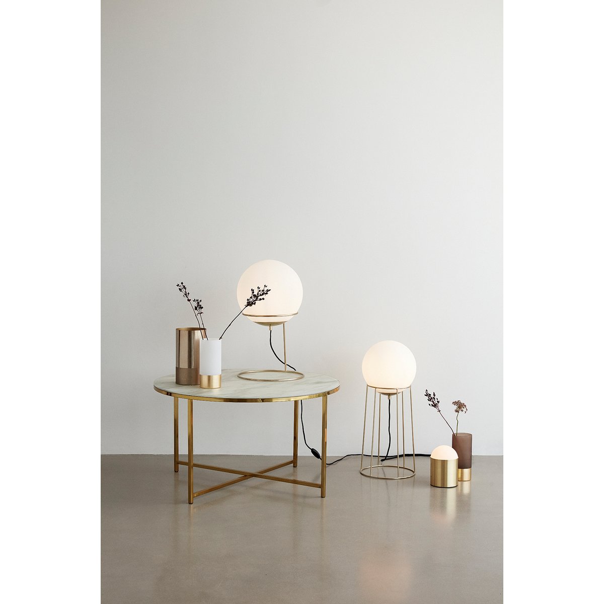 Lampe de table en fer et verre SCULPTURE laiton, HUBSCH
