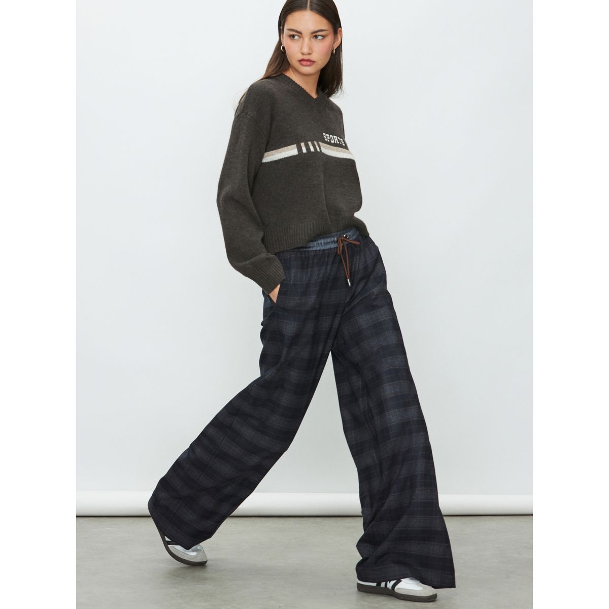 Pantalon large avec taille en satin bleu marine à carreaux, NEXT