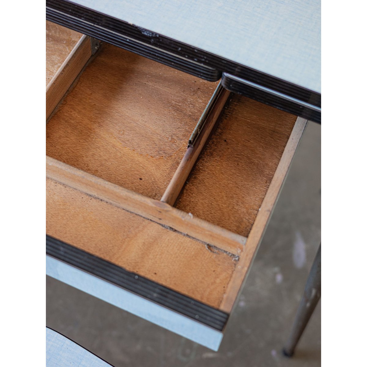 Table à manger en formica Karla N°1272 - Bon état bleu clair, DEBONGOUT