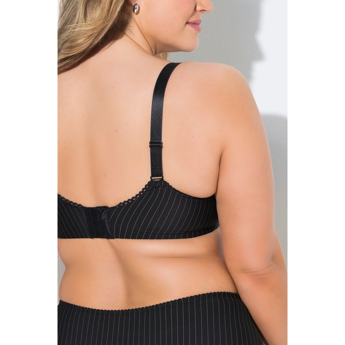 Soutien-gorge à armatures noir, ULLA POPKEN