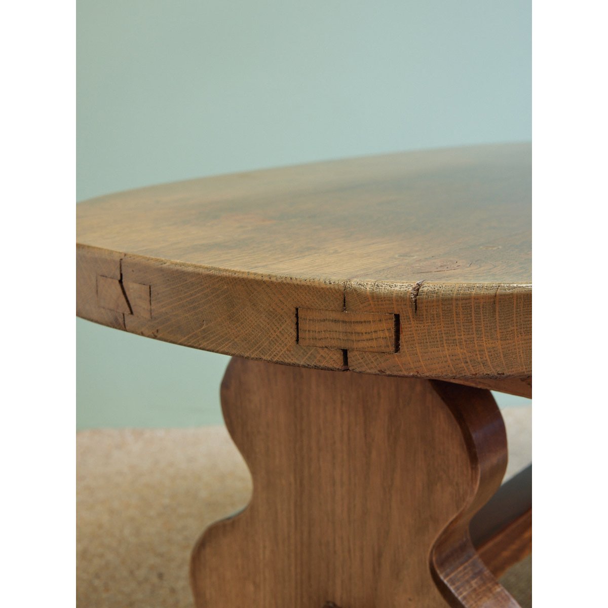 Table basse ovale en bois brut Donna N°1596 - Bon état bois foncé, DEBONGOUT