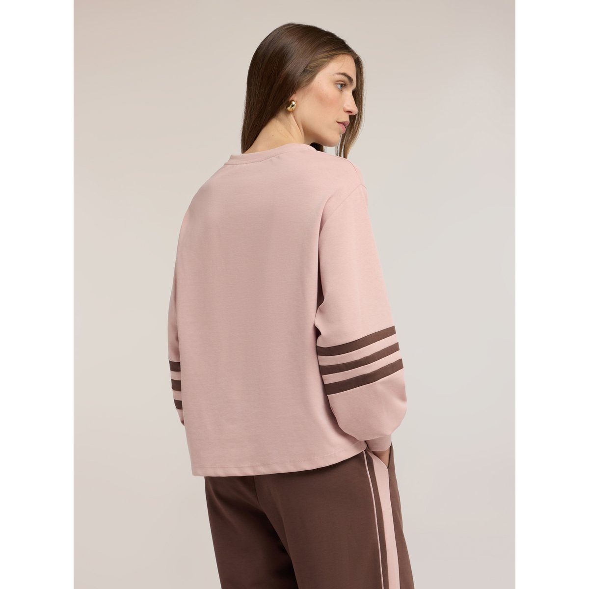 Sweat fermé avec bandes contrastées et fente rose, MOTIVI