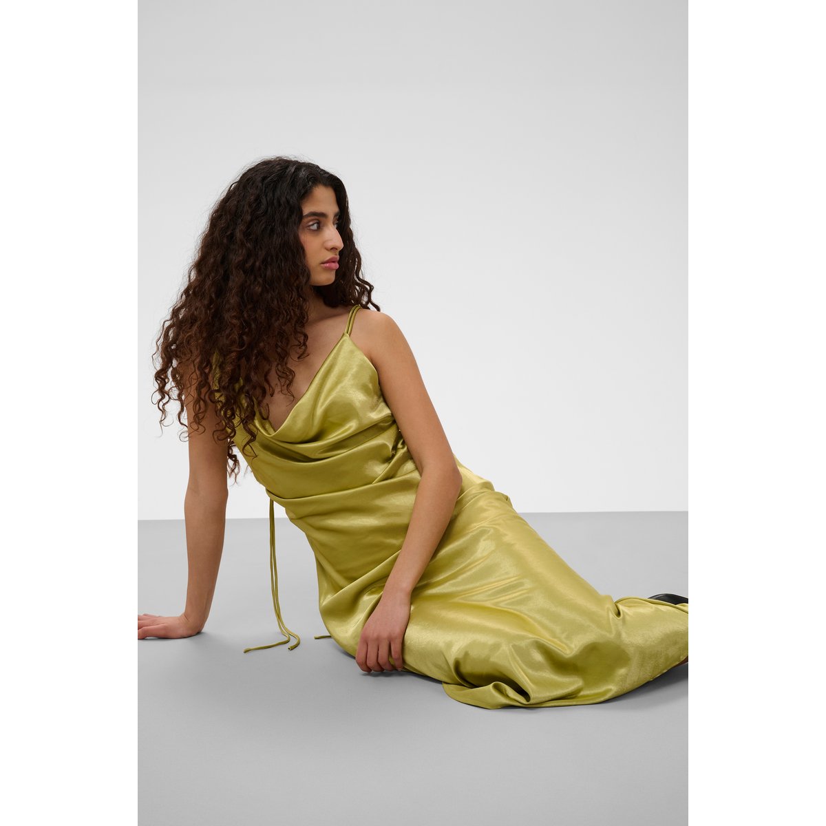 Robe vert weeping willow, SOAKED IN LUXURY