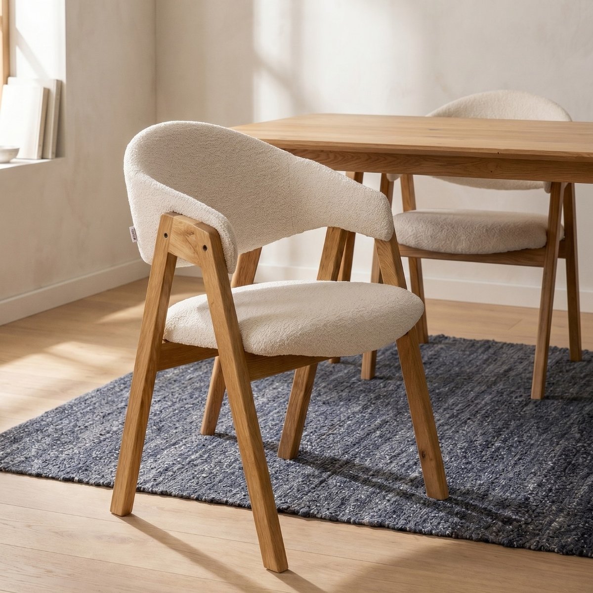 Chaise en polyester bouclé et chêne, JULIUS beige, KARE DESIGN