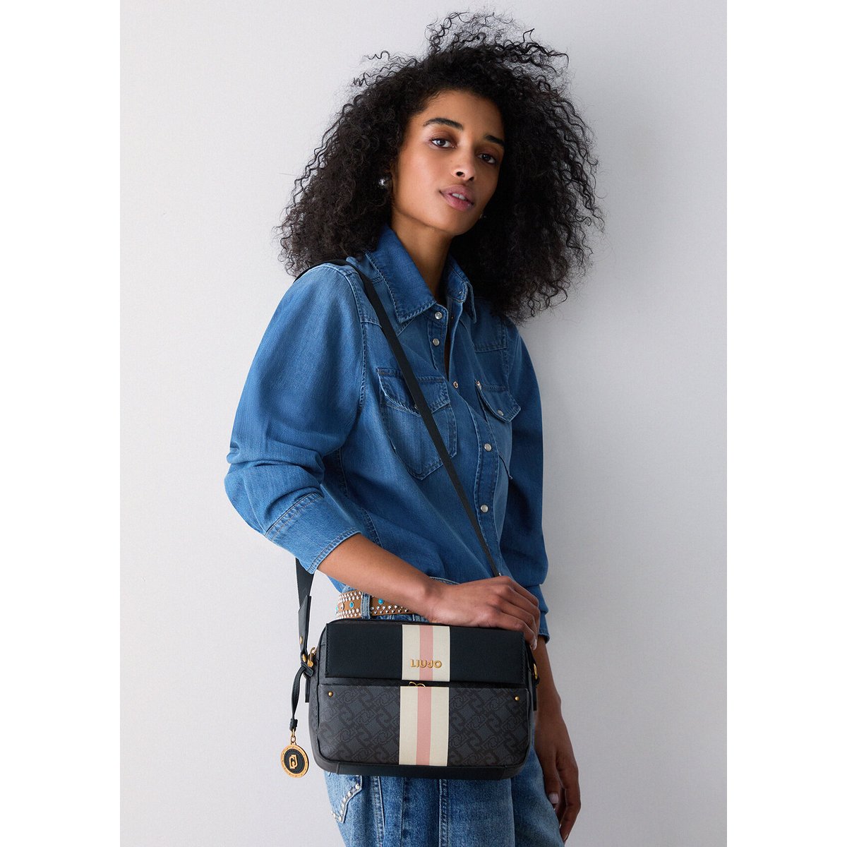 Sac à bandoulière format moyen avec poche noir, LIU JO