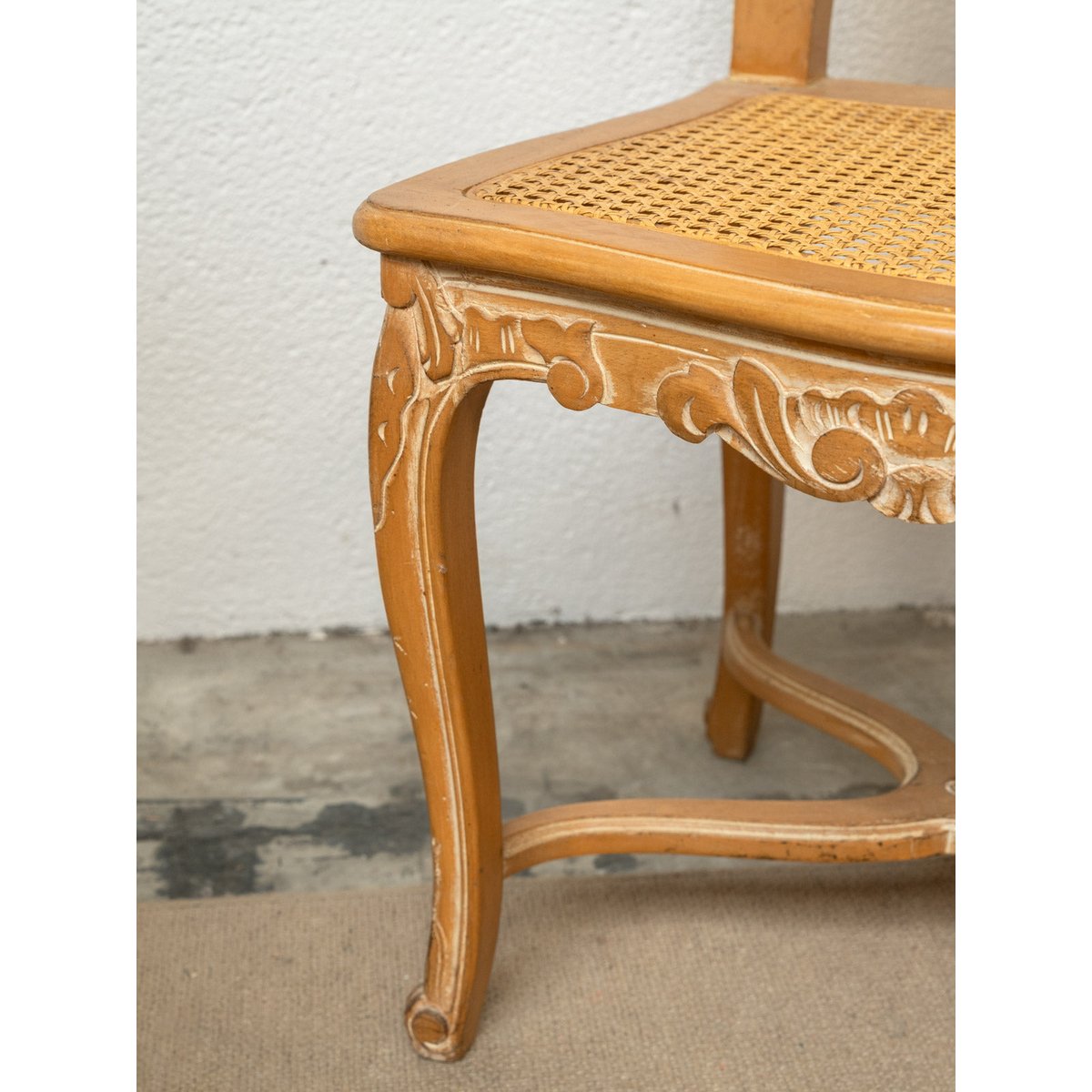 Lot de 4 chaises en bois et cannage Claude N°1420 - Bon état bois clair, DEBONGOUT