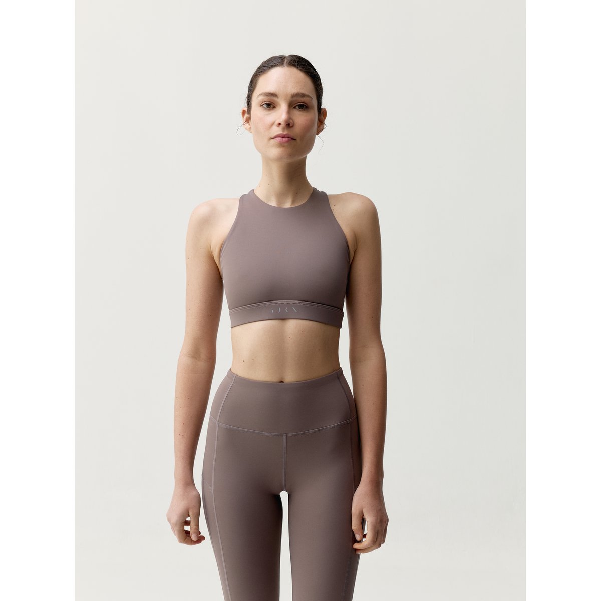 Brassière de sport femme Asura Maintien élevé bretelles coussinets amovibles marron taupe, BORN