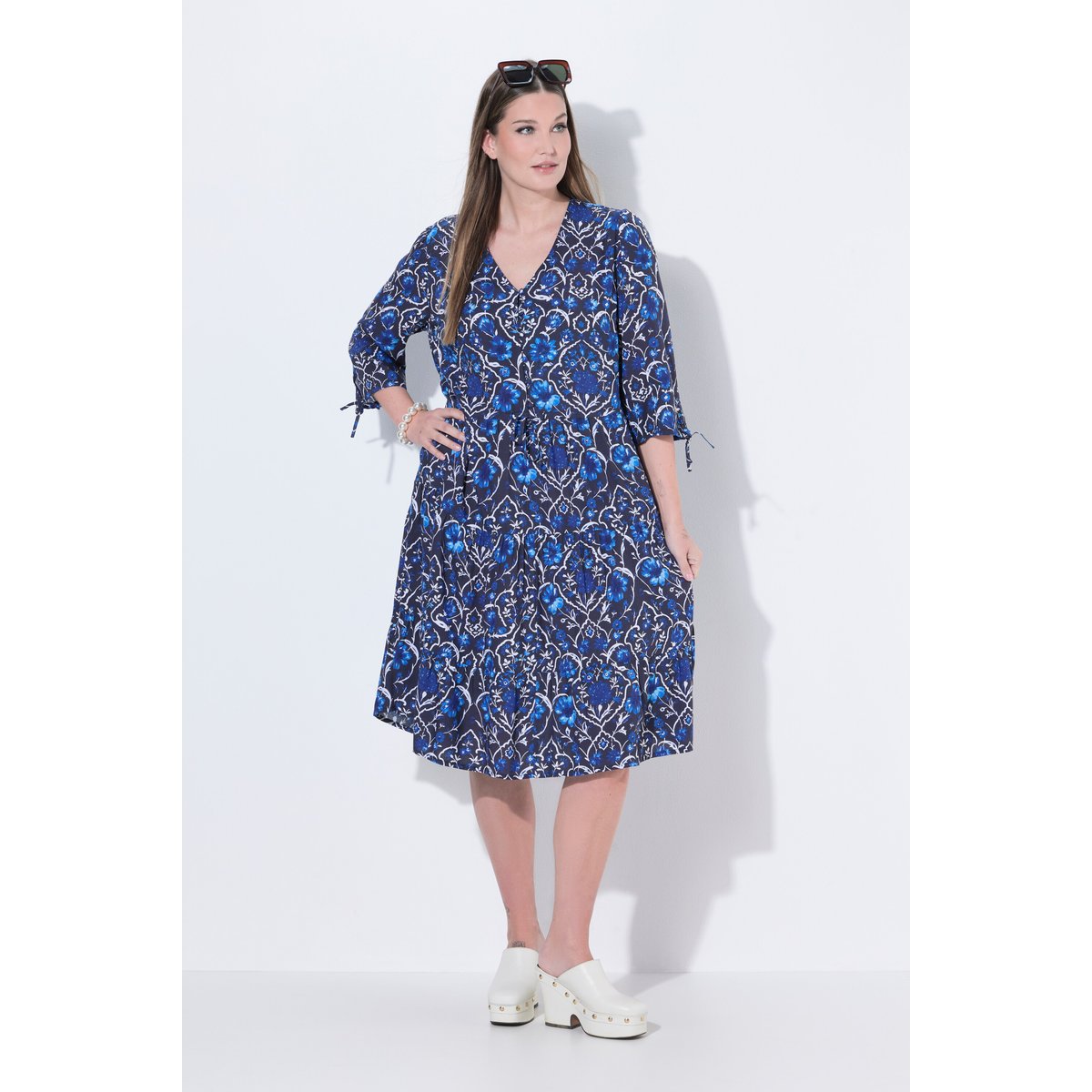 Robe midi à fleurs, poches marine, ULLA POPKEN