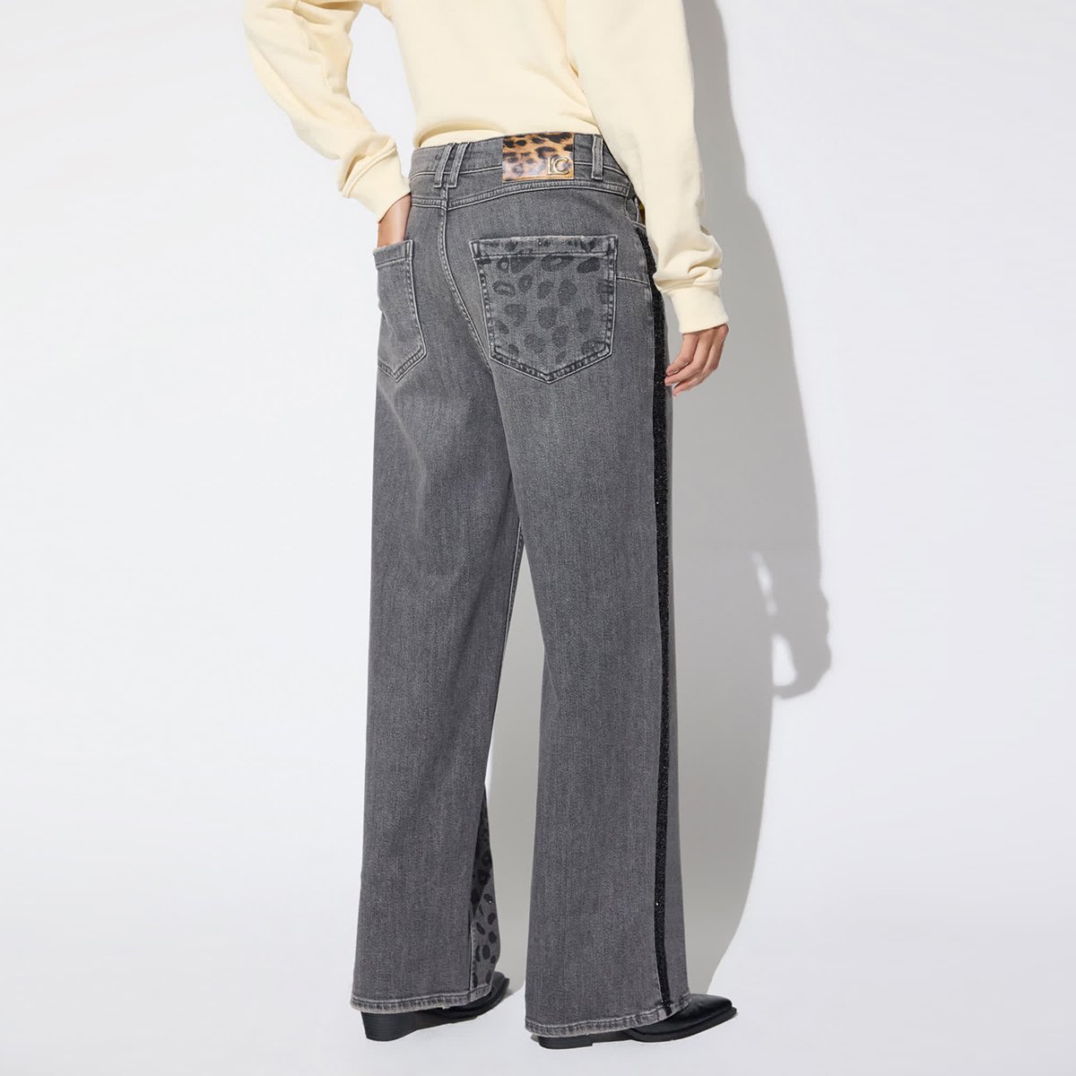 Jean droit imprimé léopard et strass denim gris, LOLA CASADEMUNT