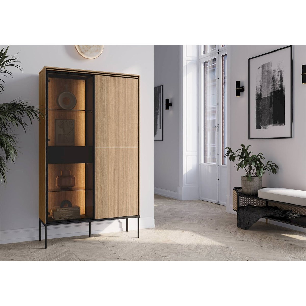 Commode haute vitrée VISSO avec éclairage LED chêne linéaire et noir, RECOLLECTION