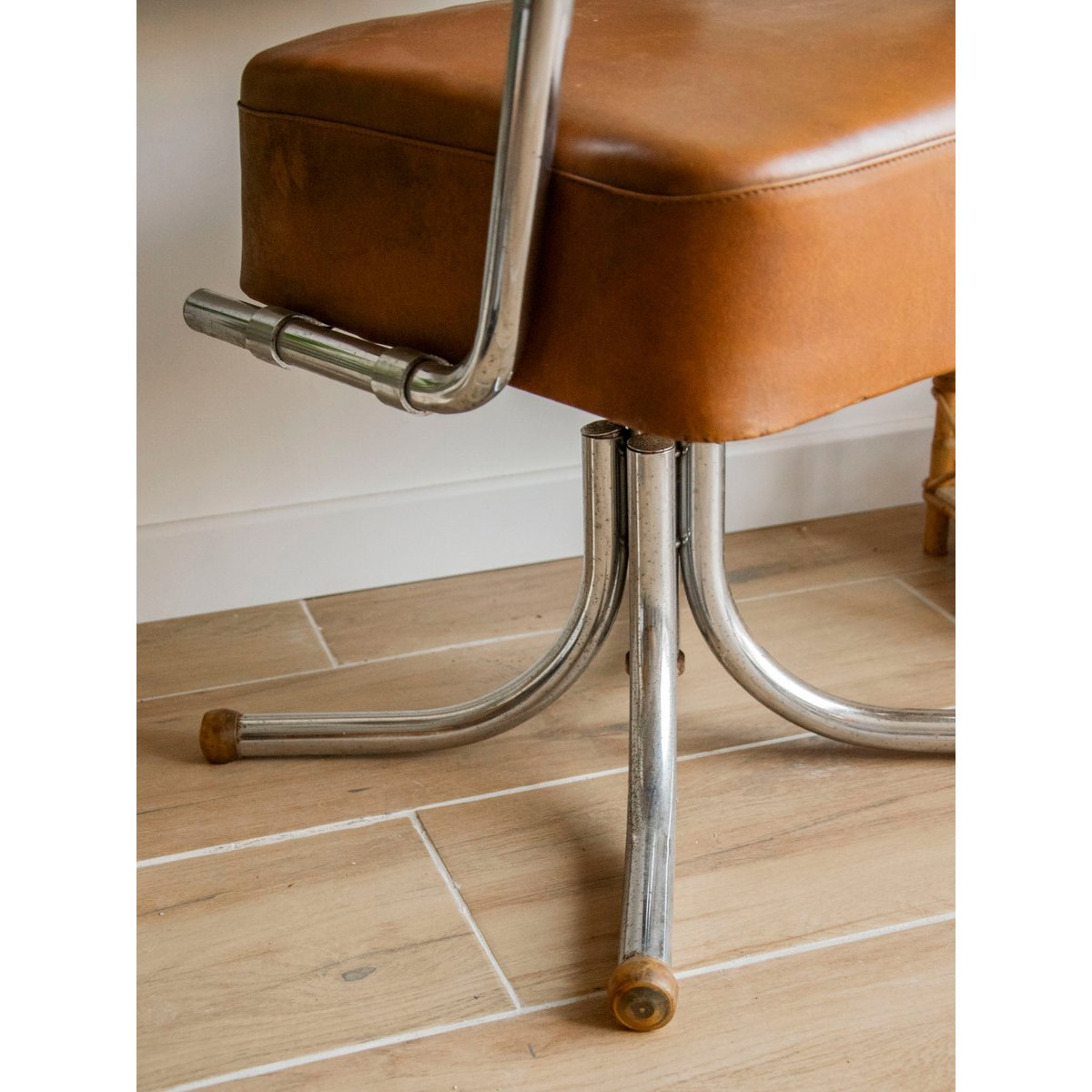 Fauteuil de barbier en cuir camel Jakob N°1359 - Bon état camel, DEBONGOUT