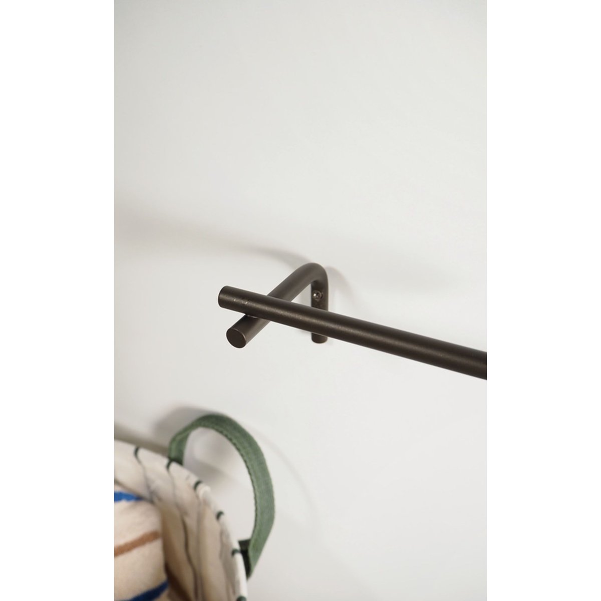 Porte-papier en acier inoxydable mural LIVING marron, OYOY LIVING DESIGN