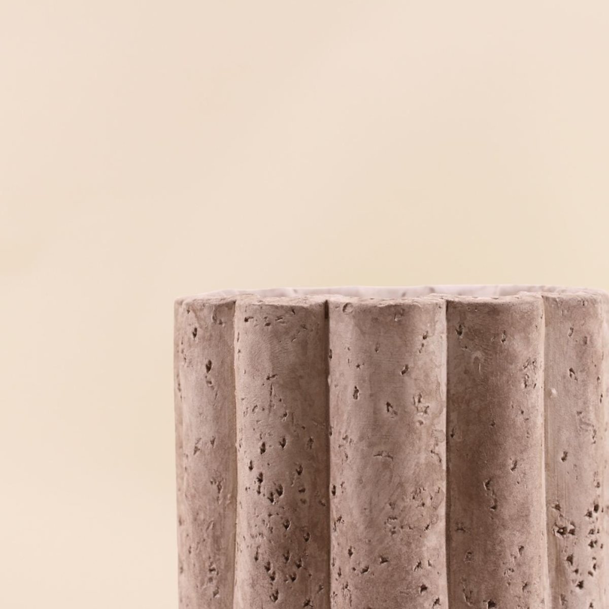 Vase corolle imitation travertin, H22cm beige, ORNAMI