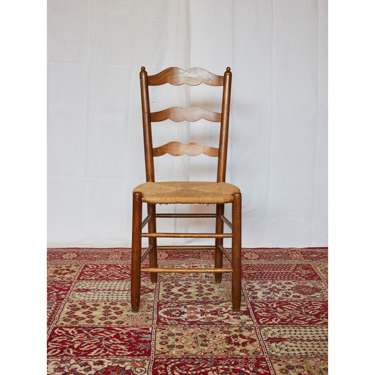 Lot de 4 chaises en paille Claude N°1433 - Bon état bois foncé, DEBONGOUT