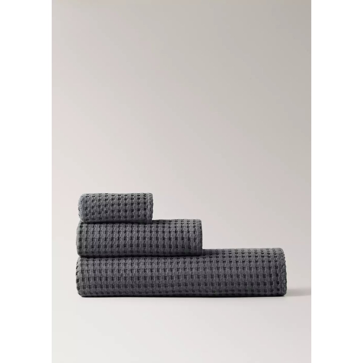 Drap de bain en coton gaufré gris foncé, MANGO HOME