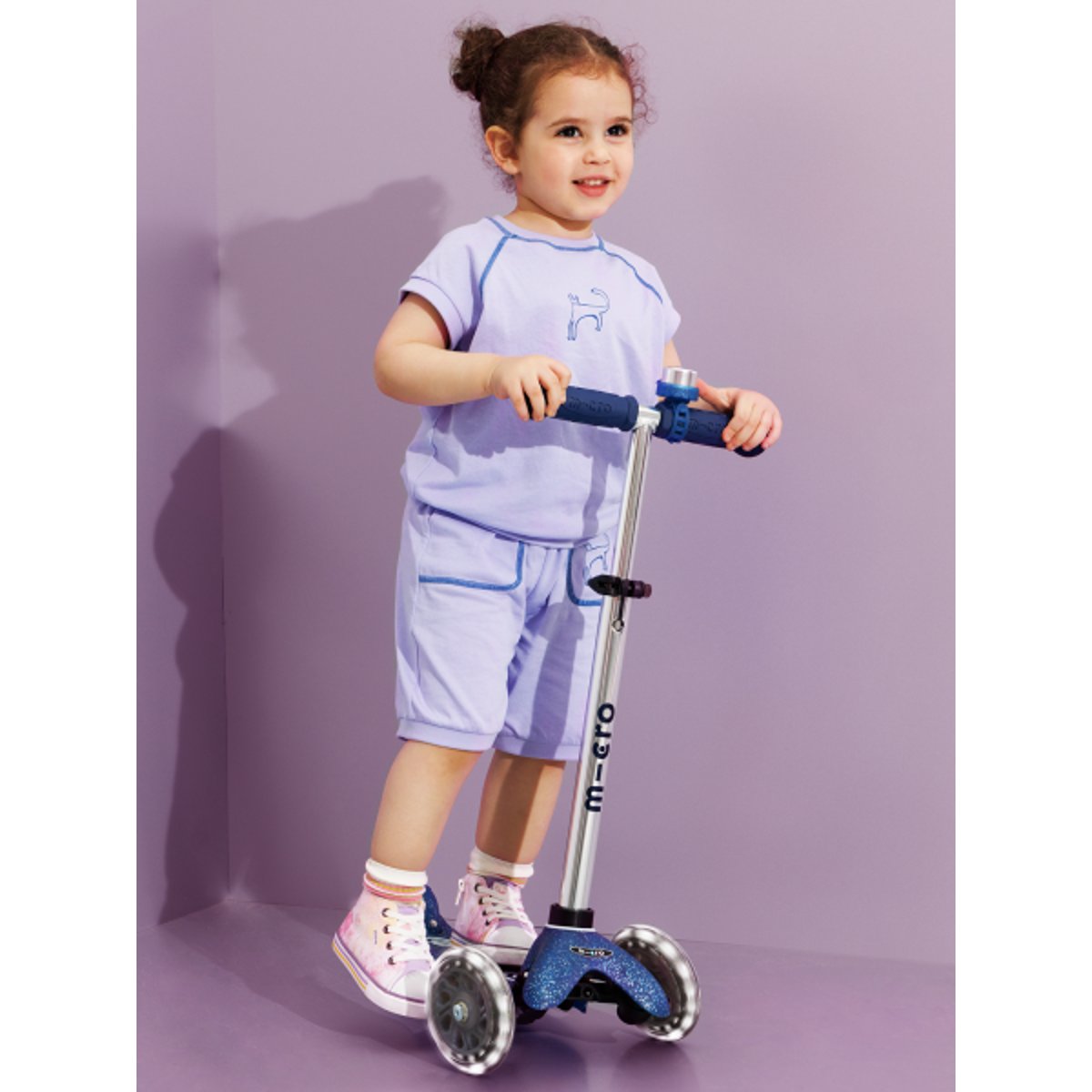 Mini Micro Deluxe Glitter LED - bleu, MICRO MOBILITY