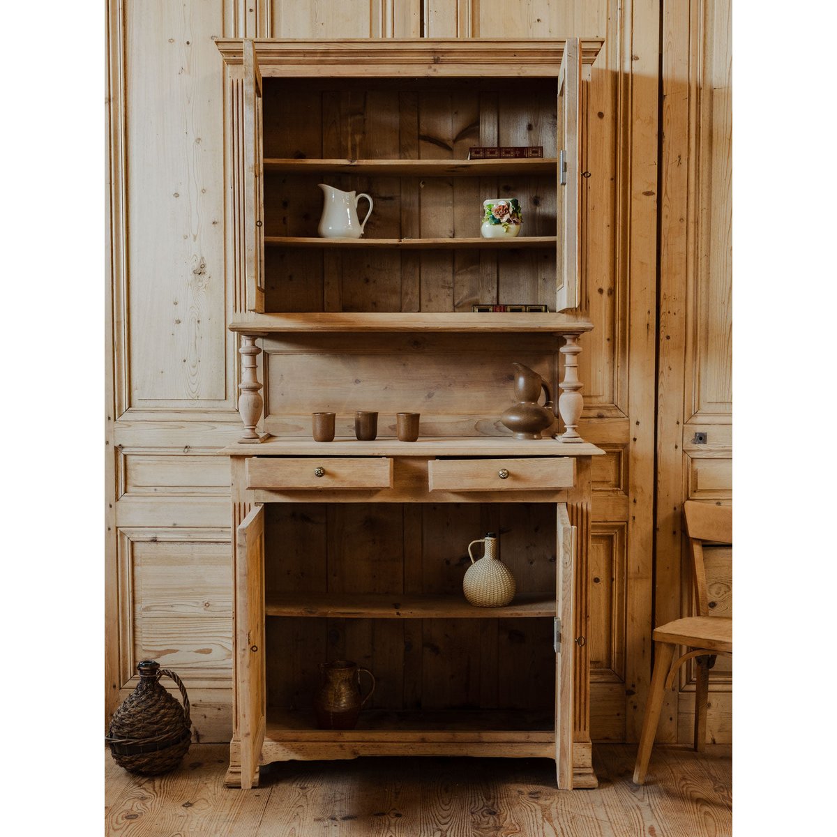 Buffet à deux corps en bois Gilbert N°1559 - Bon état bois clair, DEBONGOUT