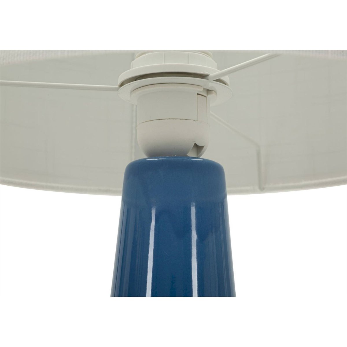 Lampe à poser céramique relief abat-jour tissu bleu et blanc, RECOLLECTION