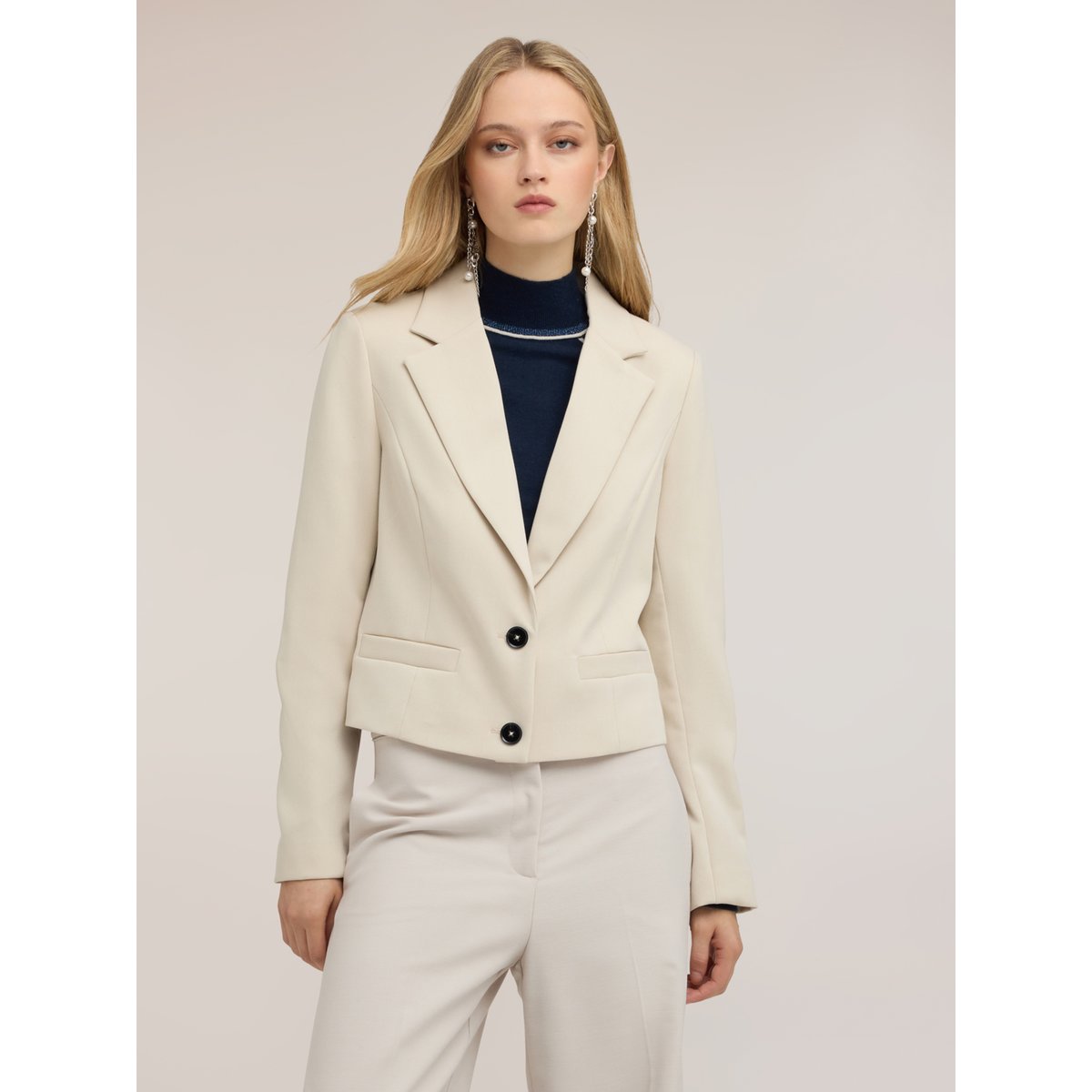 Blazer court avec revers blanc, MOTIVI