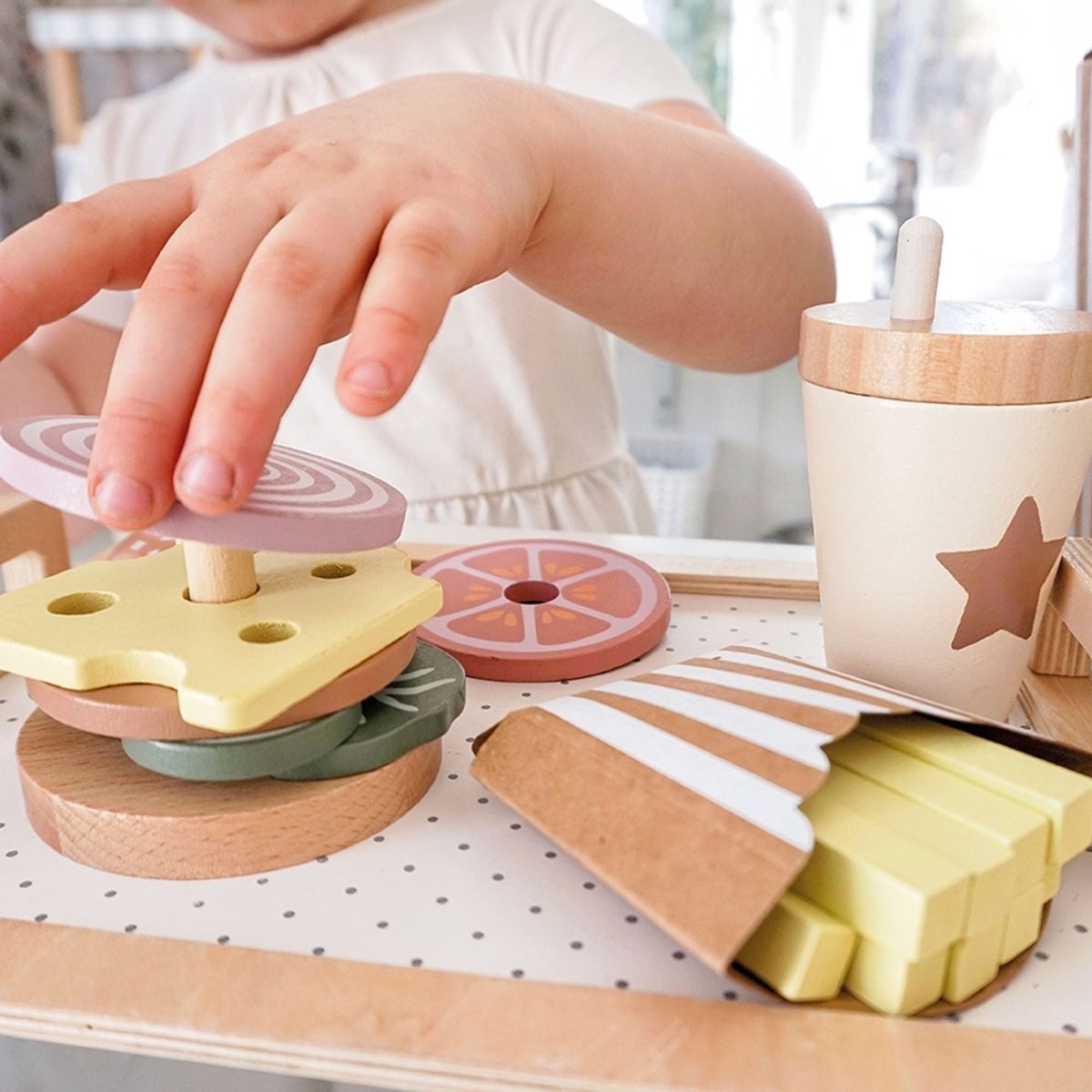 Jouet en bois dinette menu burger beige, JABADABADO