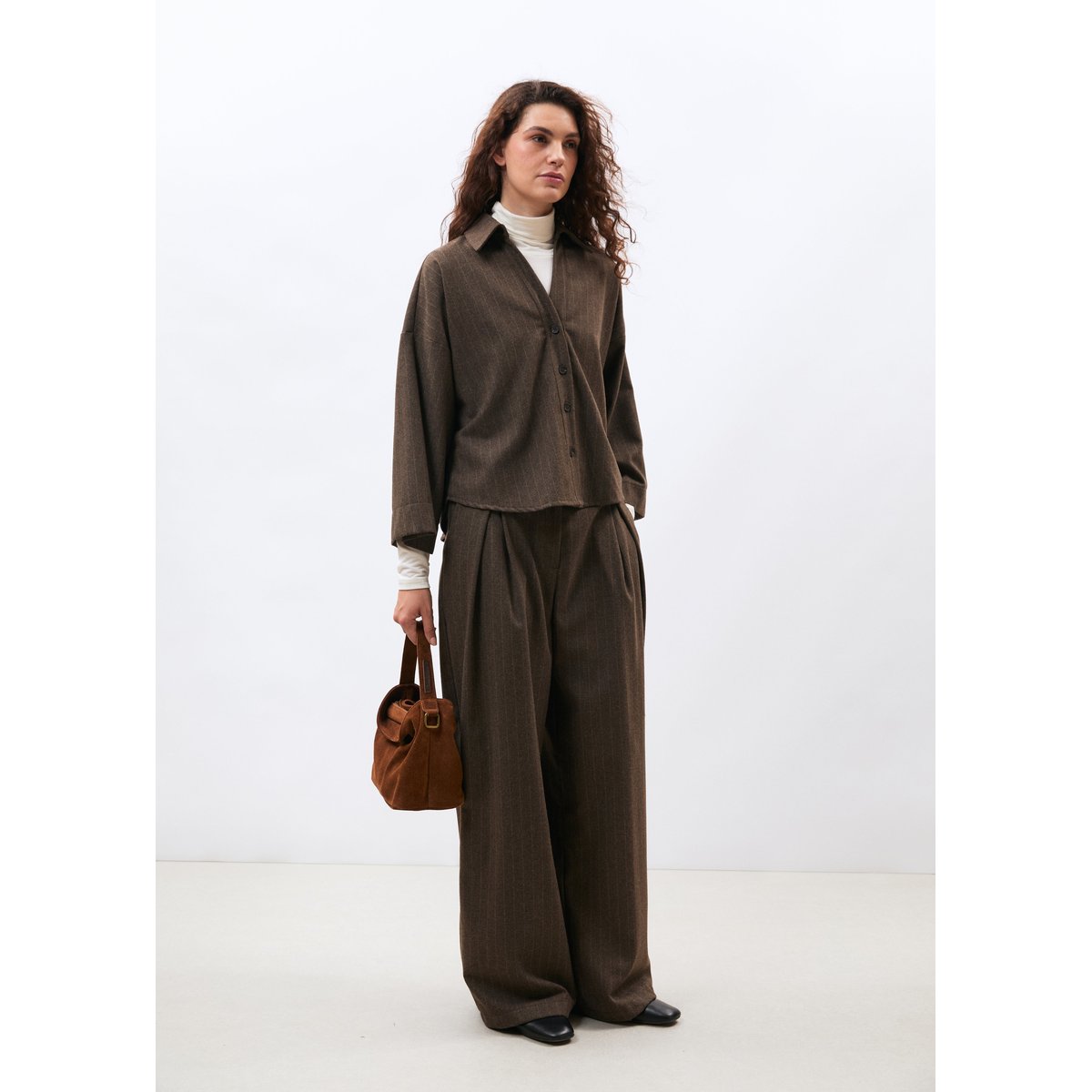 Sac en daim marron, HUMILITY
