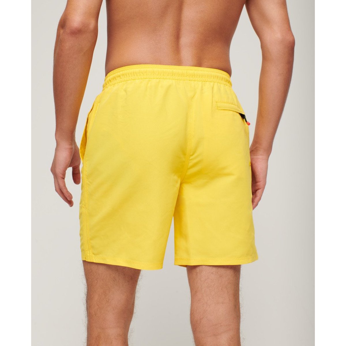 Short de bain de sport recyclé à motif longueur 43 cm jaune cyber, SUPERDRY