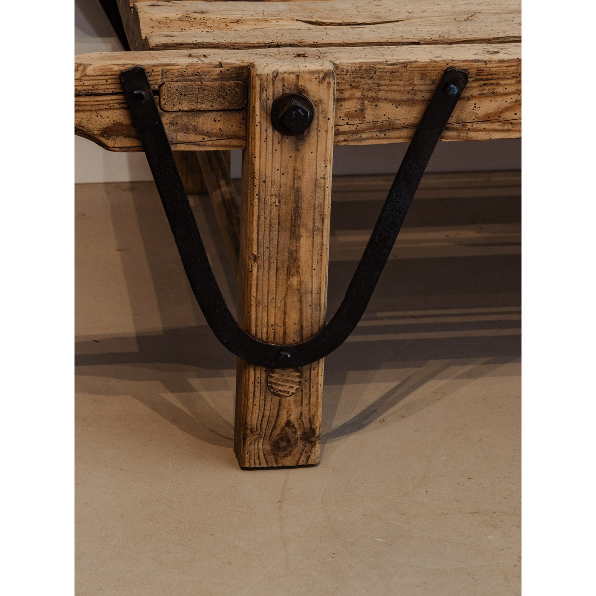 Table basse de ferme en bois Léonie N°881 - Bon état bois clair, DEBONGOUT