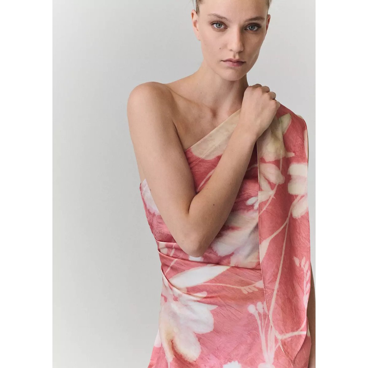 Robe asymétrique imprimé fleuri rose, MANGO