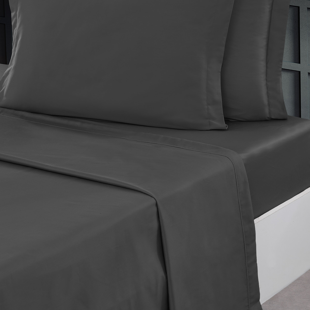 Parure drap plat + 2 taies 65x65 cm satin de coton VERSALUXE UNI anthracite, SENSEI MAISON