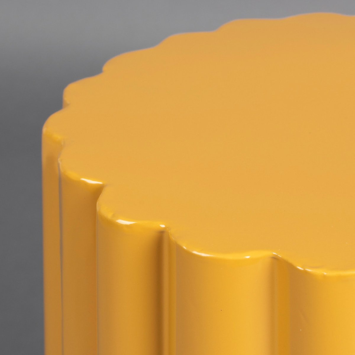 Table d'appoint ronde en métal  32cm- CAMILA jaune, DUTCHBONE