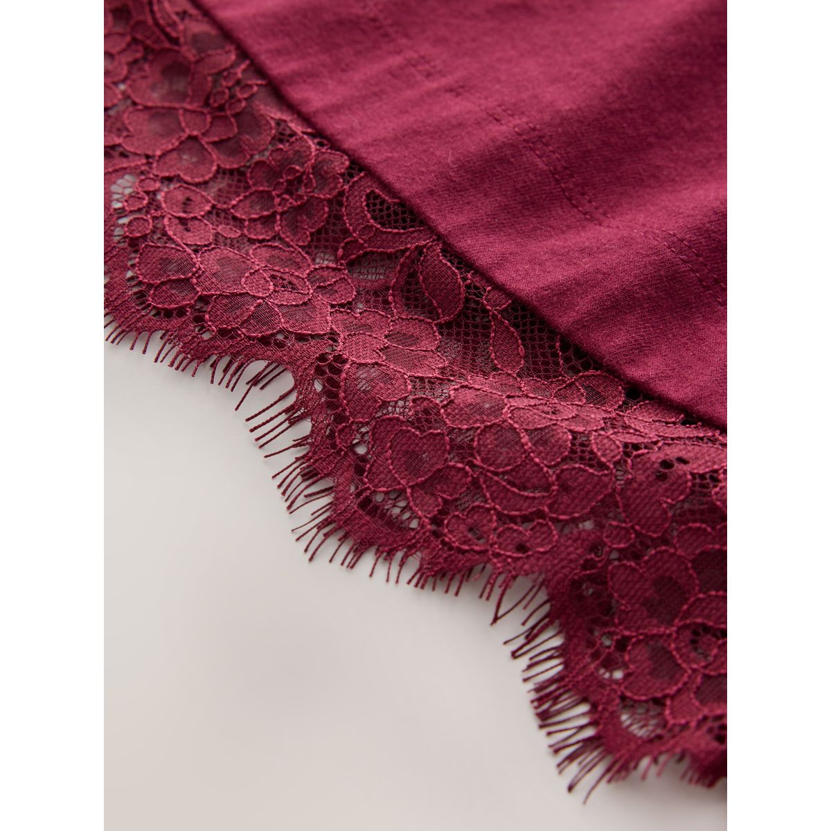 T-shirt à motif et ourlet en dentelle maison rouge de bourgogne, NEXT