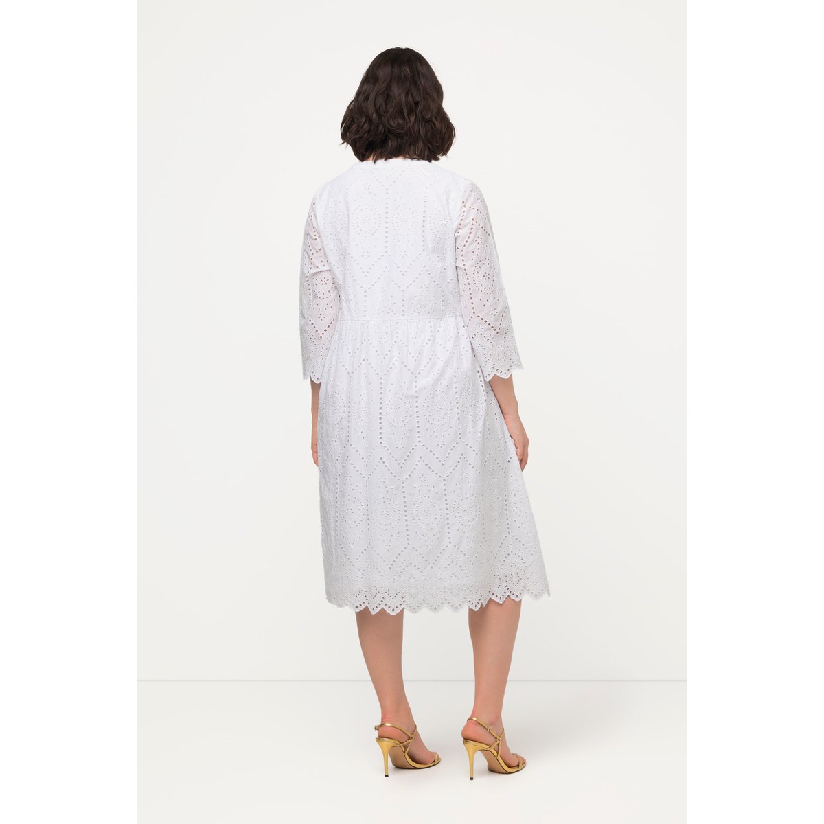 Robe midi en dentelle ajourée. Col tunisien blanc neige, ULLA POPKEN