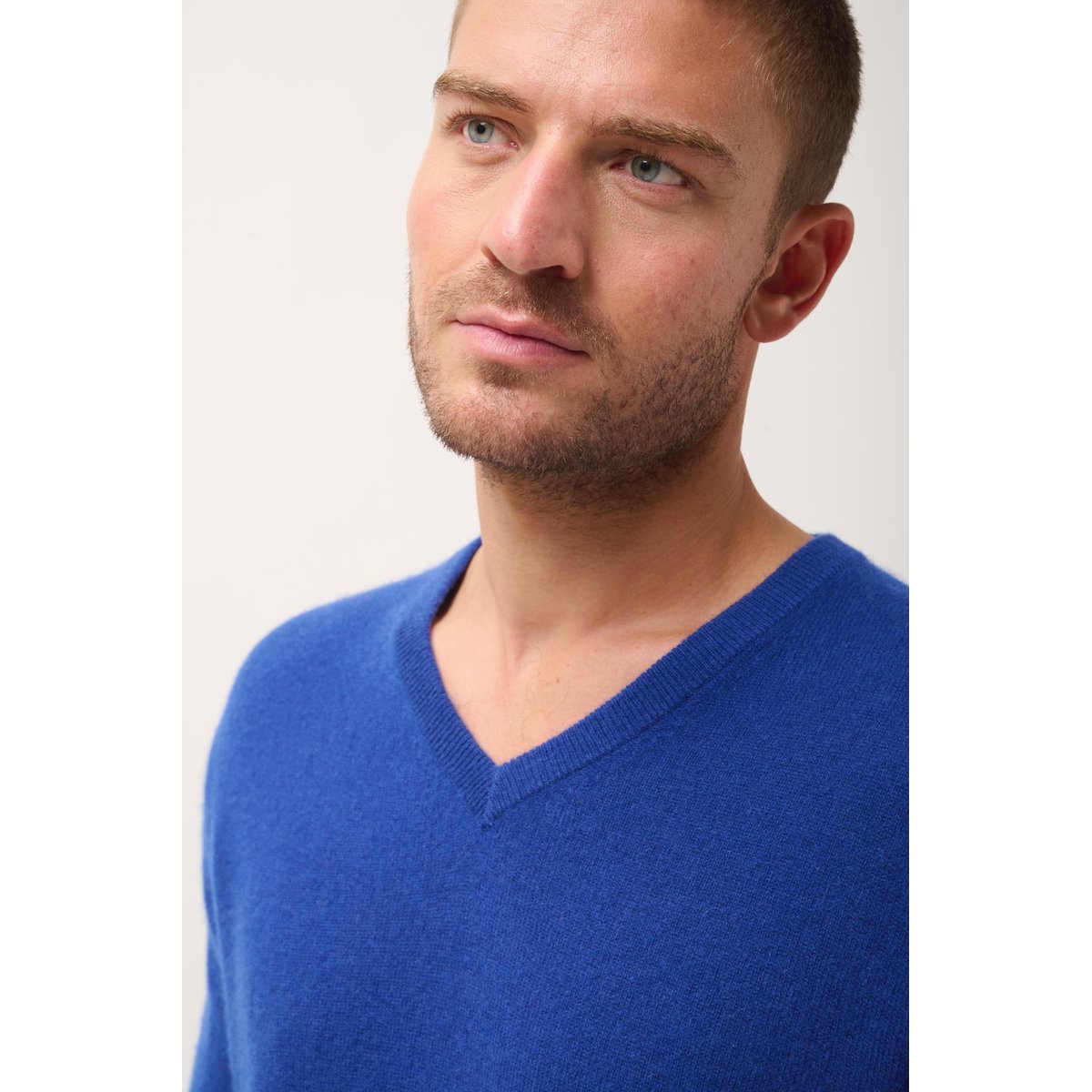 Pull Col V Outremer Walt bleu foncé, JUST CASHMERE