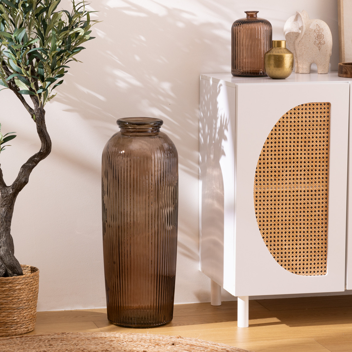 Vase grand format strié en verre recyclé LUZ marron, ATMOSPHERA