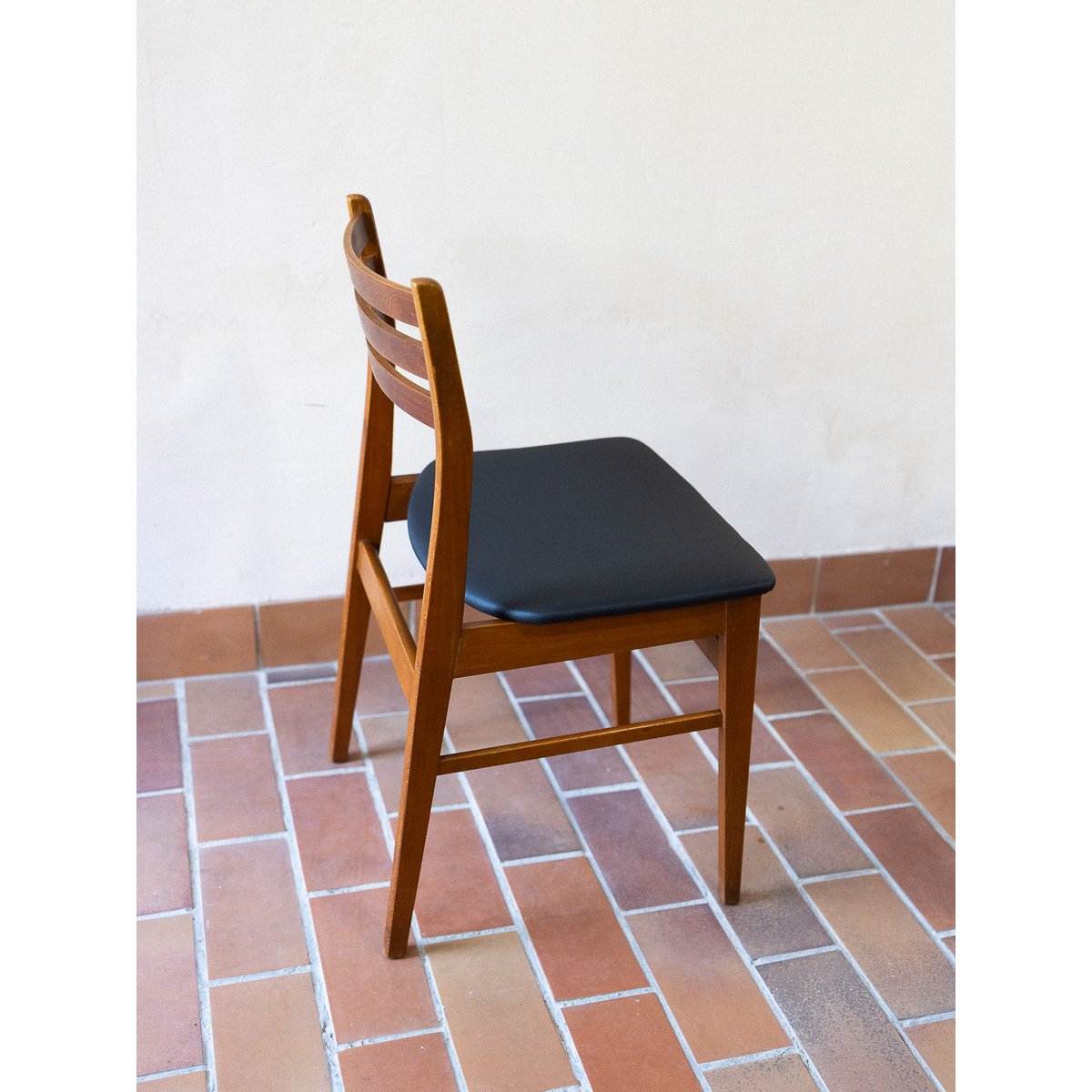 Paire de chaises à caractère Alma N°1795 - Bon état bois foncé, DEBONGOUT