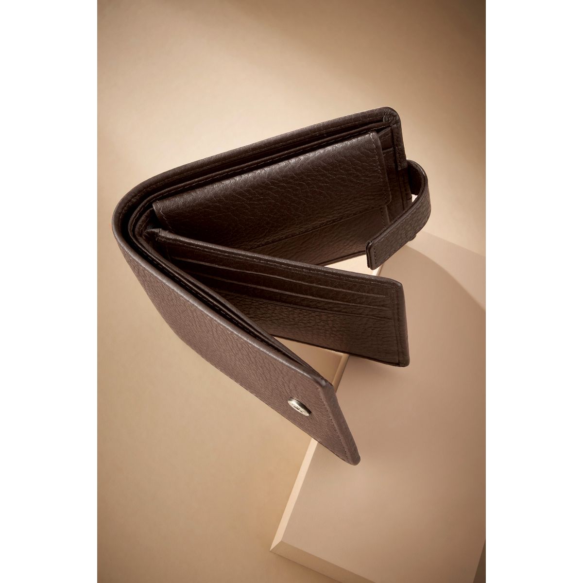 Portefeuille en cuir grand format Signature marron, NEXT