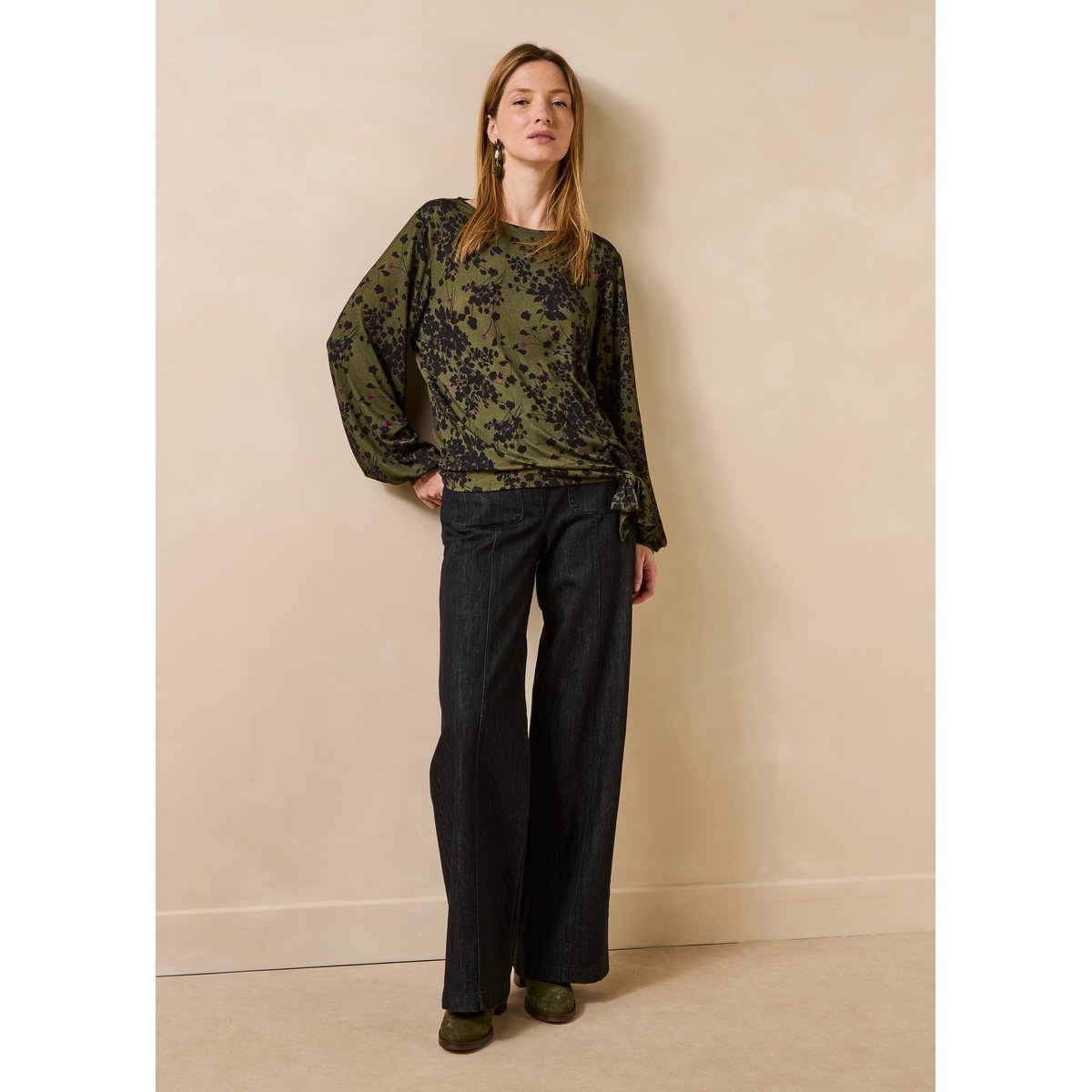 T-shirt manches longues fleuri col bateau dark kaki, LA FEE MARABOUTEE